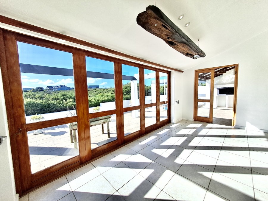 To Let 5 Bedroom Property for Rent in Grotto Bay Western Cape